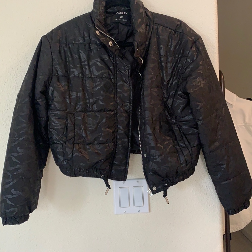 Plt cropped bomber